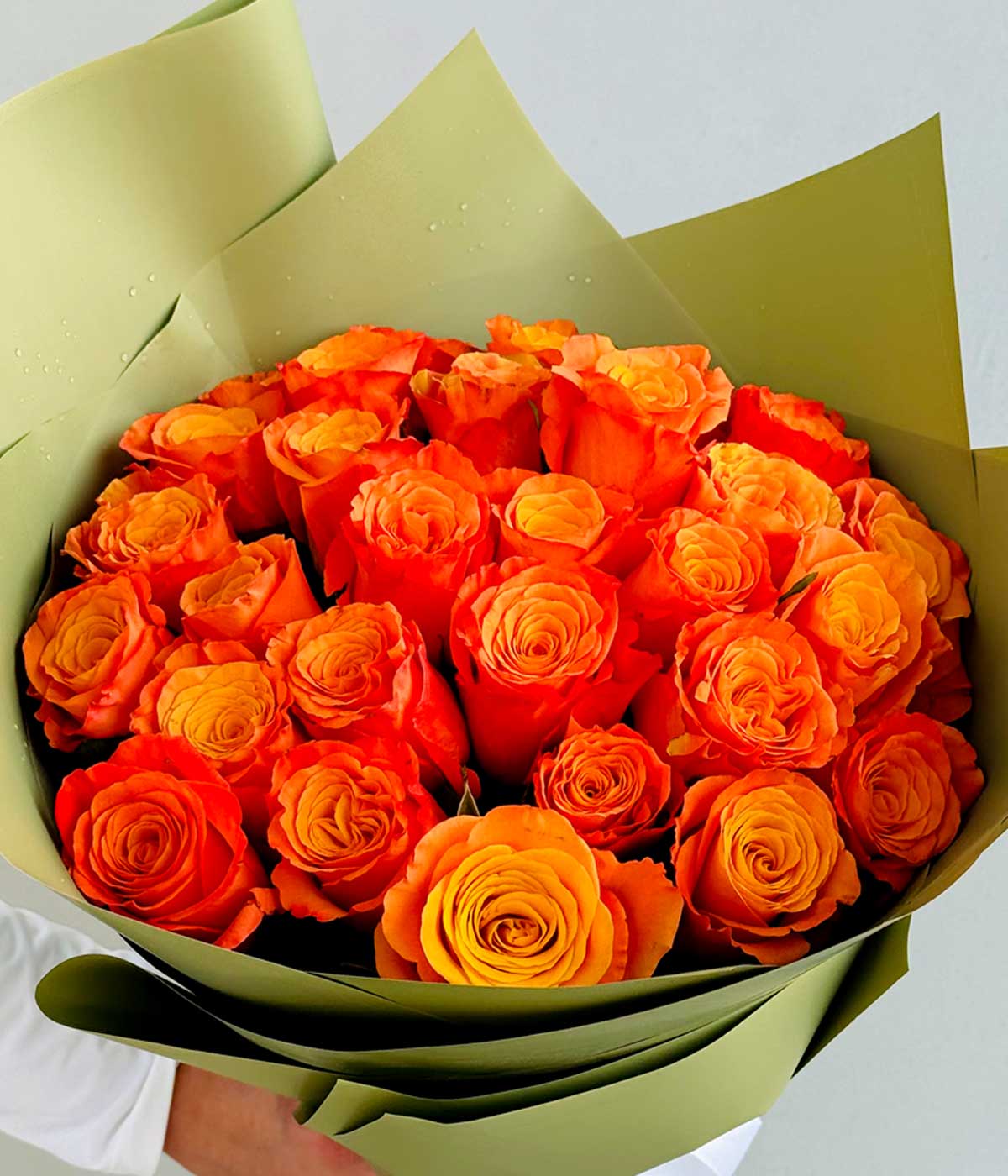 Elegant bouquet of orange roses