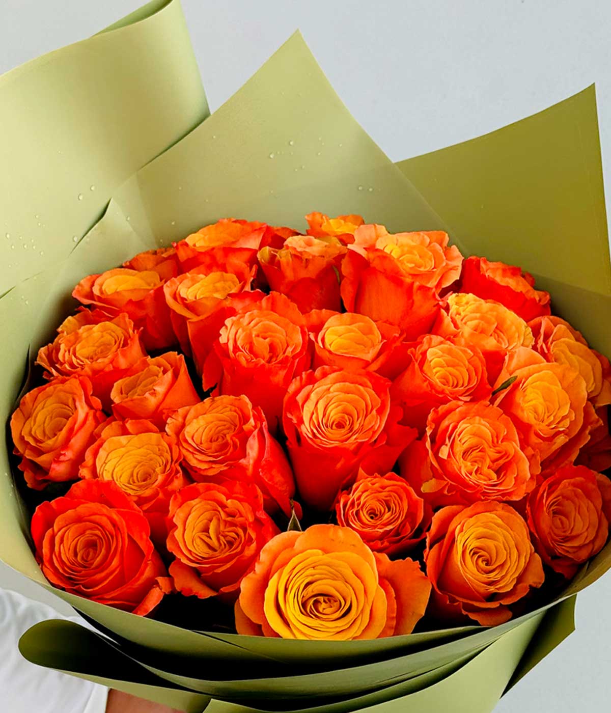 Elegant bouquet of orange roses