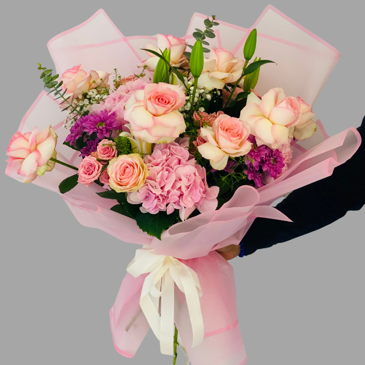 Pink flower bouquet Dubai – hydrangea and roses arrangement – Petal Frost Dubai