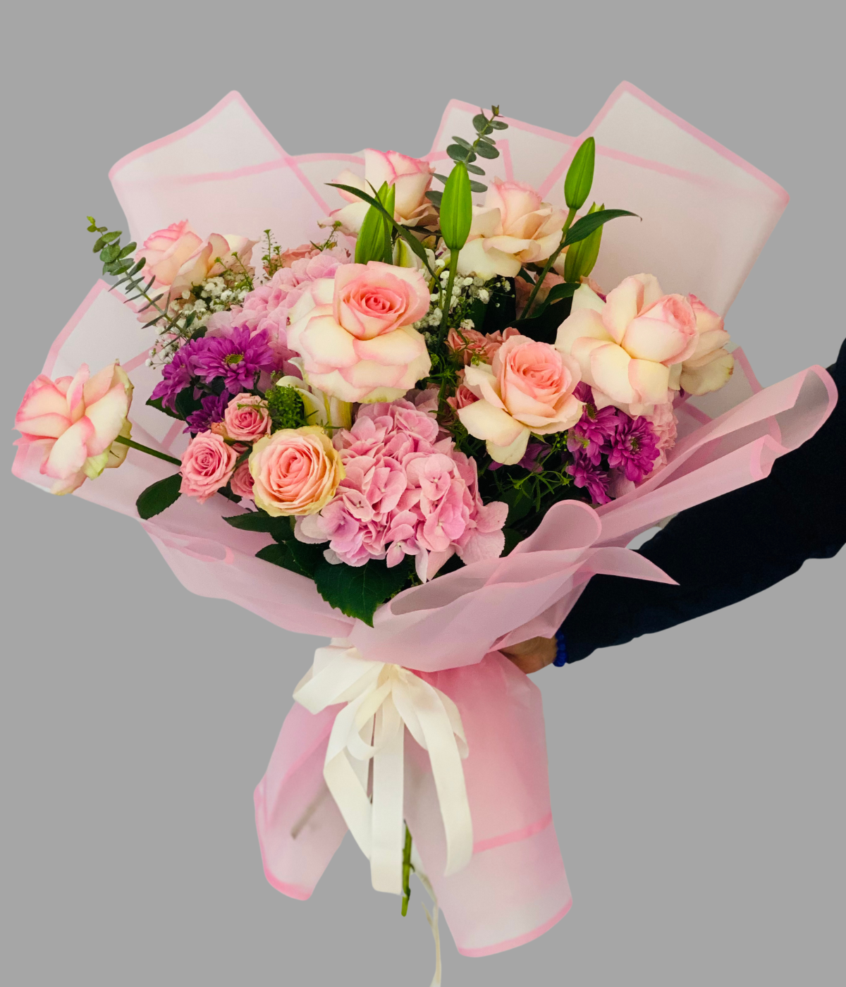 Pink flower bouquet Dubai – hydrangea and roses arrangement – Petal Frost Dubai