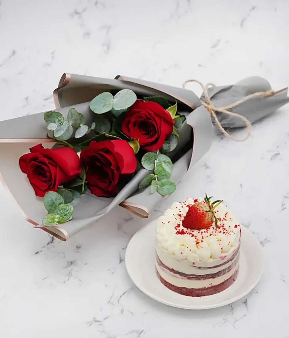 Roses Bouquet & Designer Mono Cake