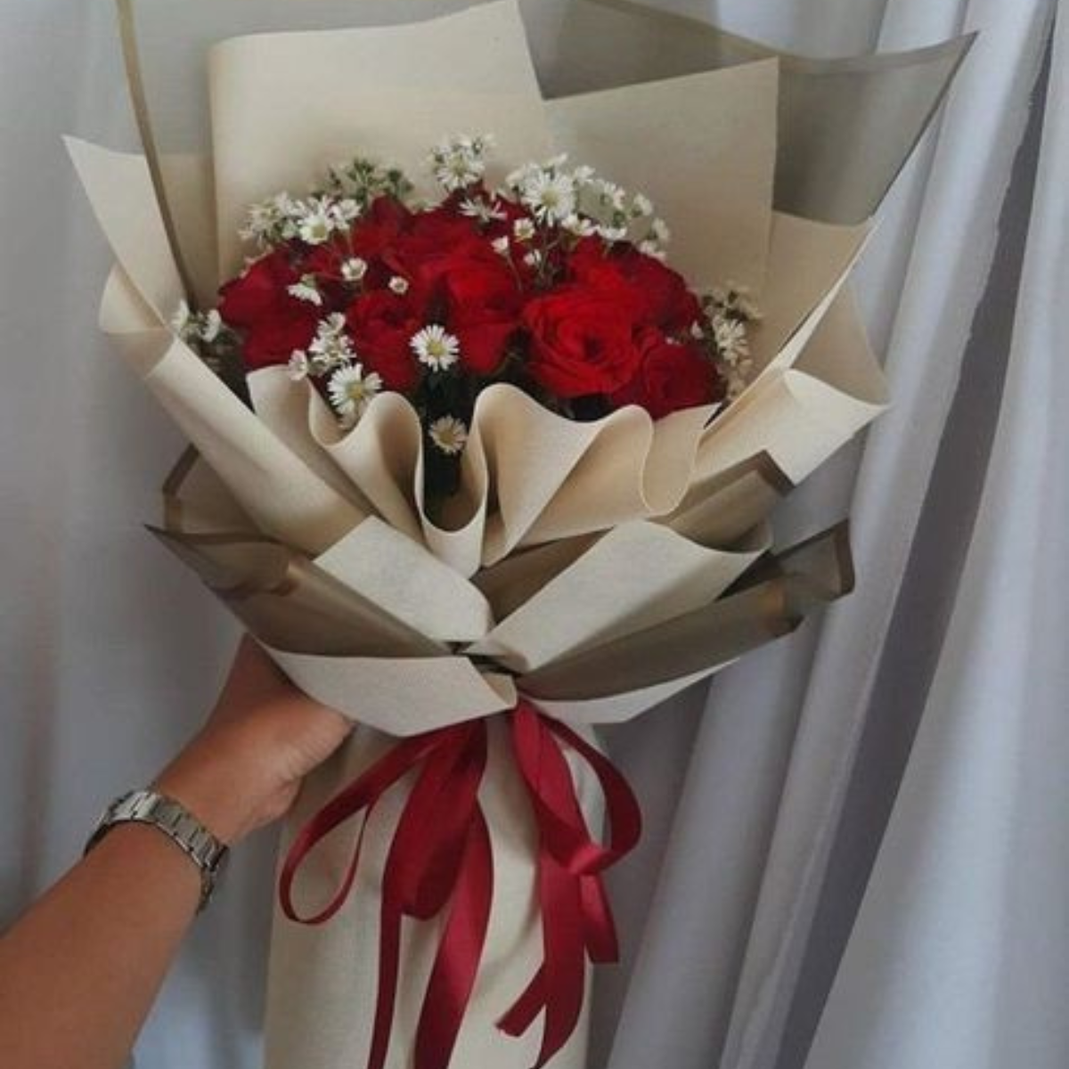 Valentine’s Rose Symphony bouquet – 15 red roses Dubai - Petal Frost Dubai