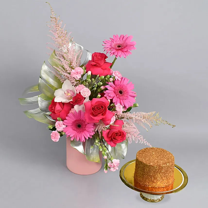 Magical grace flowers arrangement with cake