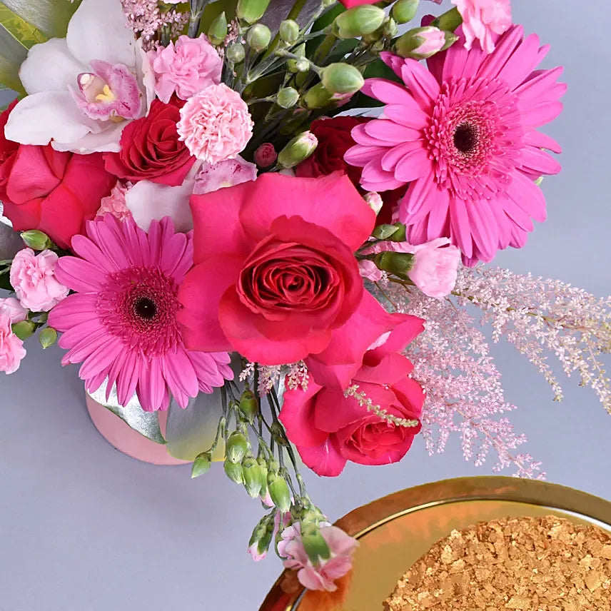 Magical grace flowers arrangement with cake