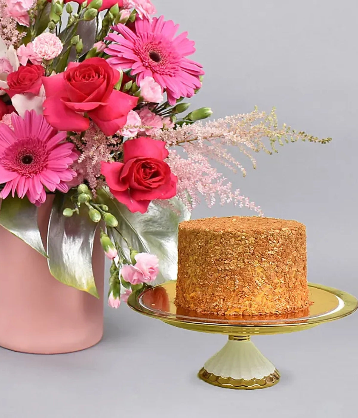 Magical grace flowers arrangement with cake